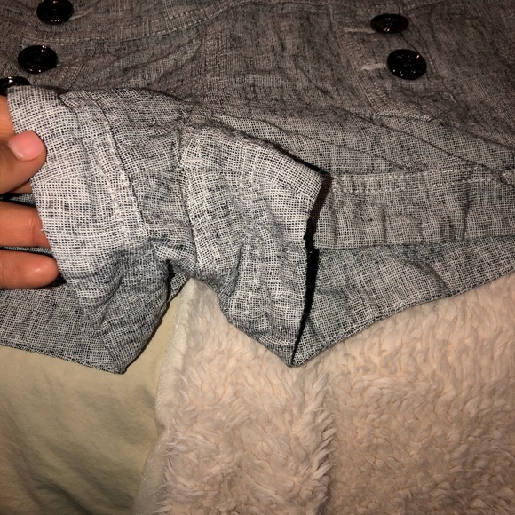 Super cute button up shorts - Picture 4 of 5